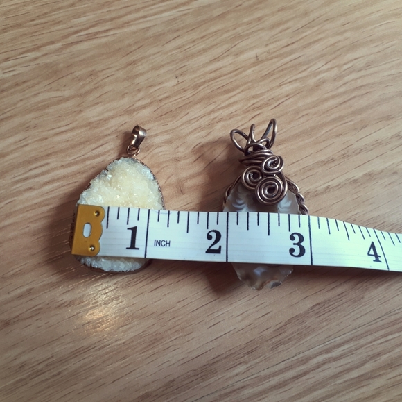 Natural Agate Druzy Crystals Pendants! - Picture 3 of 3